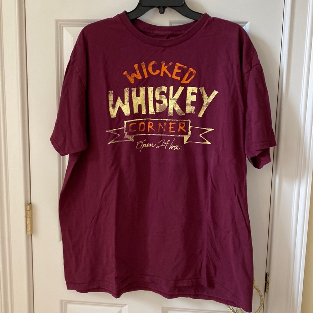 Sonoma Men’s Short sleeve tee in XL..100% cotton. Burgundy